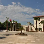 Nicholas Park فندق 4*