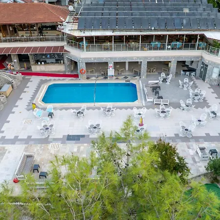 Nicholas Park Otel 4*