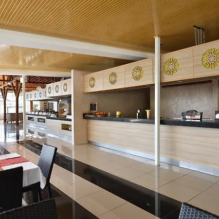 Nicholas Park Otel 4*