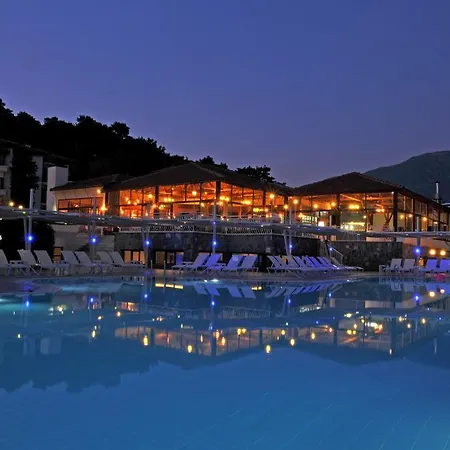 Nicholas Park Otel 4*