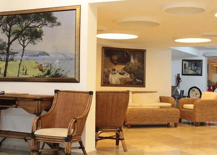 Hotel Nicholas Park 4*