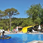 Nicholas Park Hotel 4*