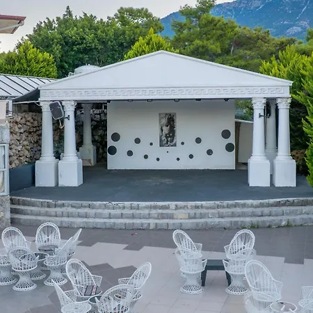 Nicholas Park Отель