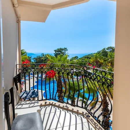 Nicholas Park Олудениз