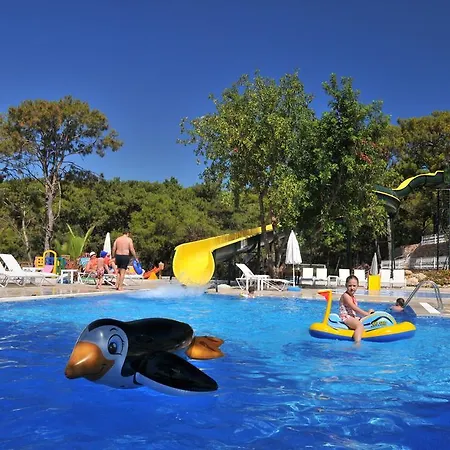 Nicholas Park Hotel 4*