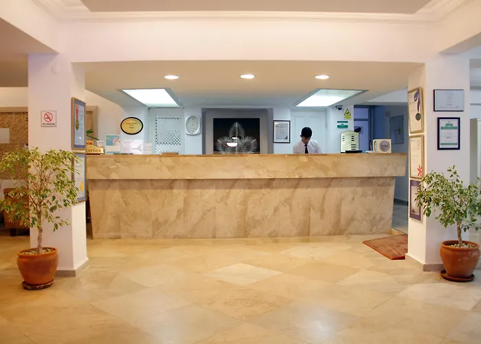 Nicholas Park Hotell 4*