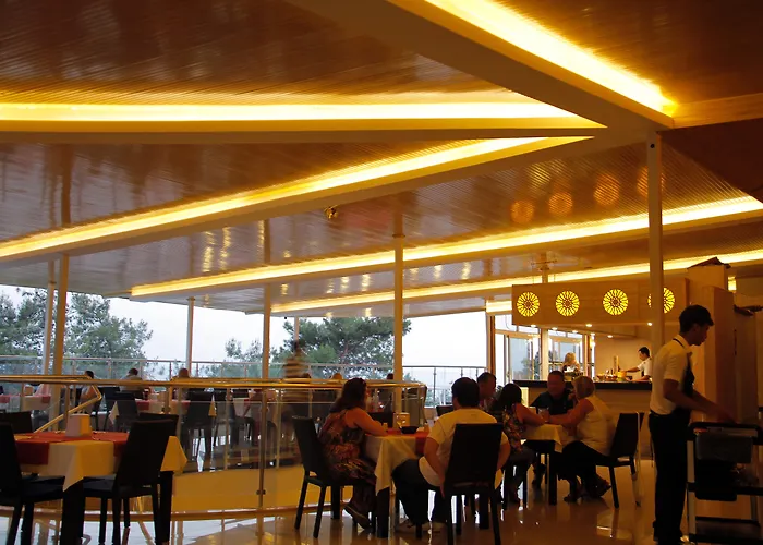 Hotell Nicholas Park 4*